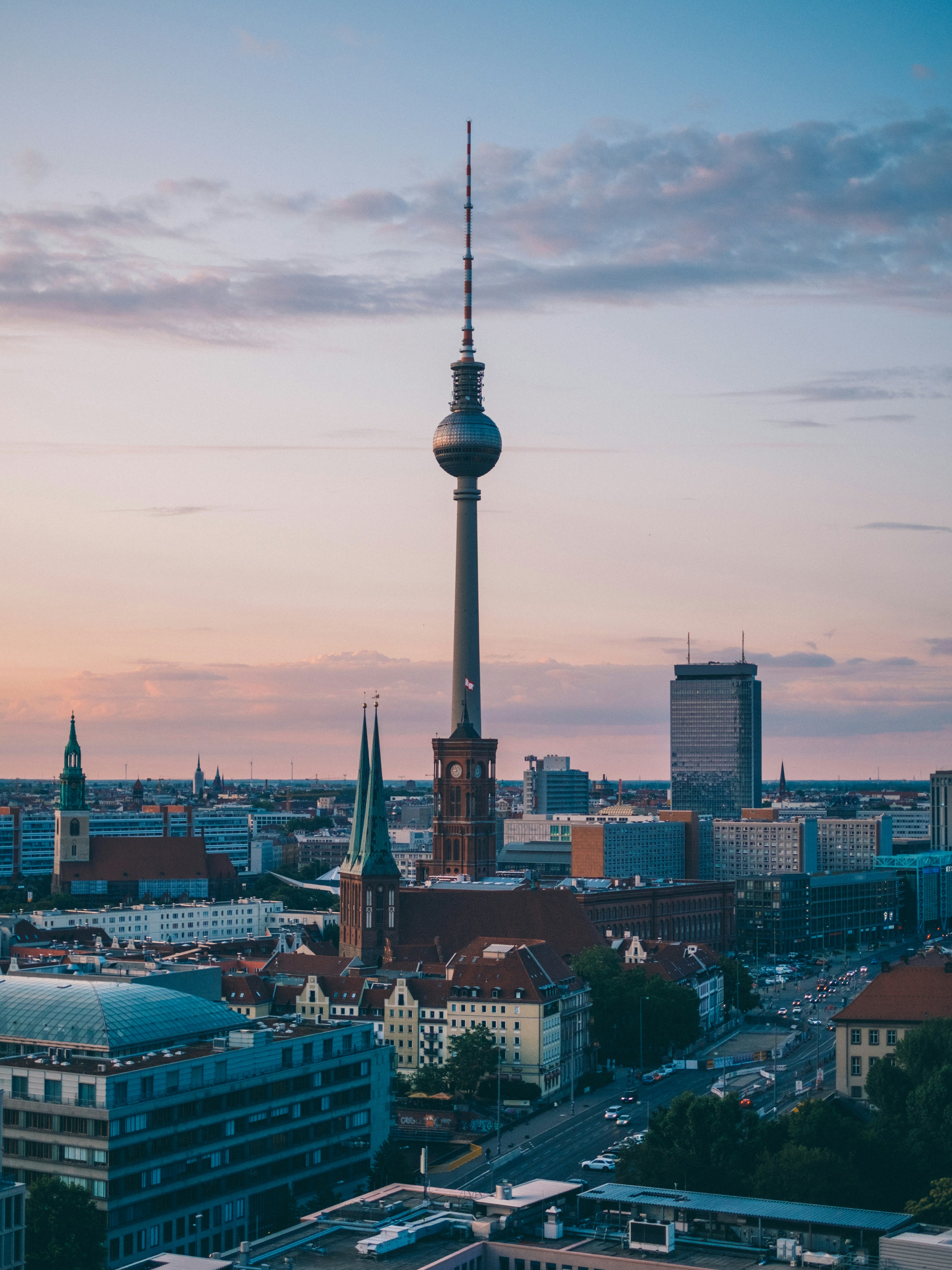 Berlin_adam-vradenburg-g8DI2ZZFt8I-unsplash
